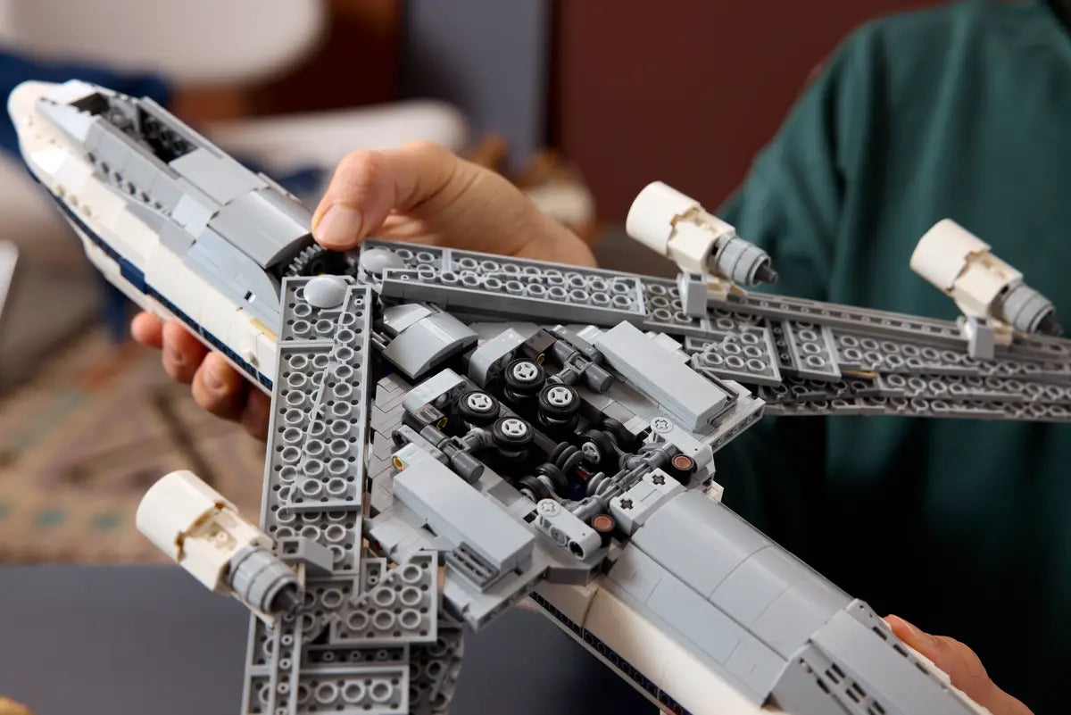LEGO 10360 Icons Shuttle Carrier Aircraft image 8