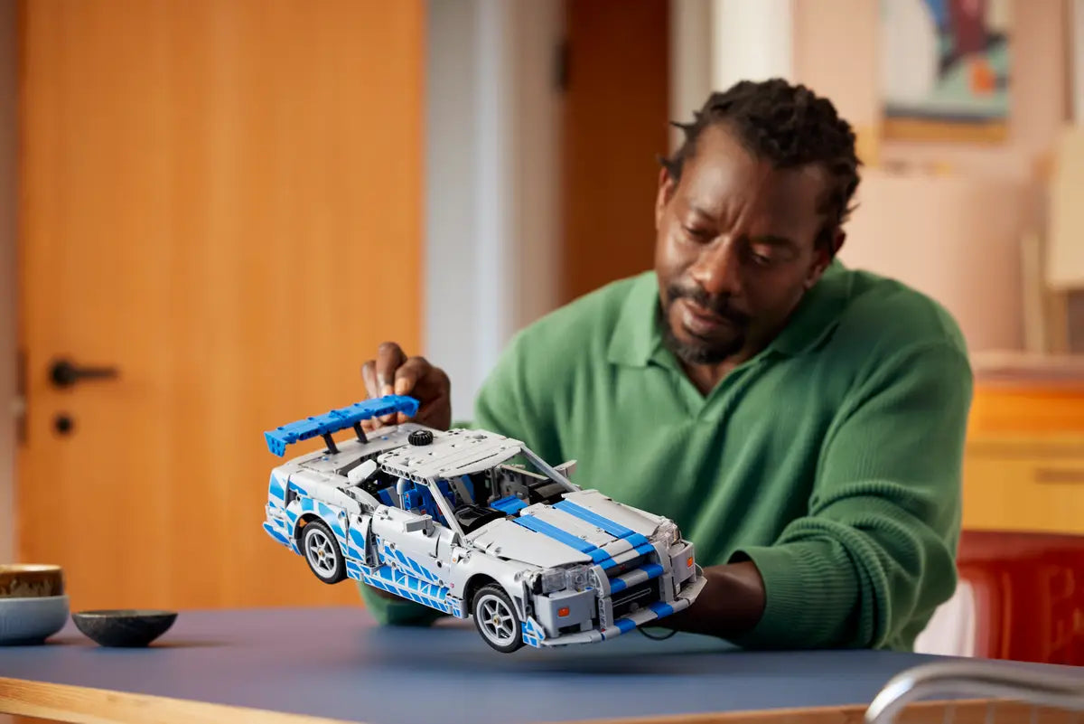 LEGO 42210 Technic 2 Fast 2 Furious Nissan Skyline GT-R (R34) Car image 6
