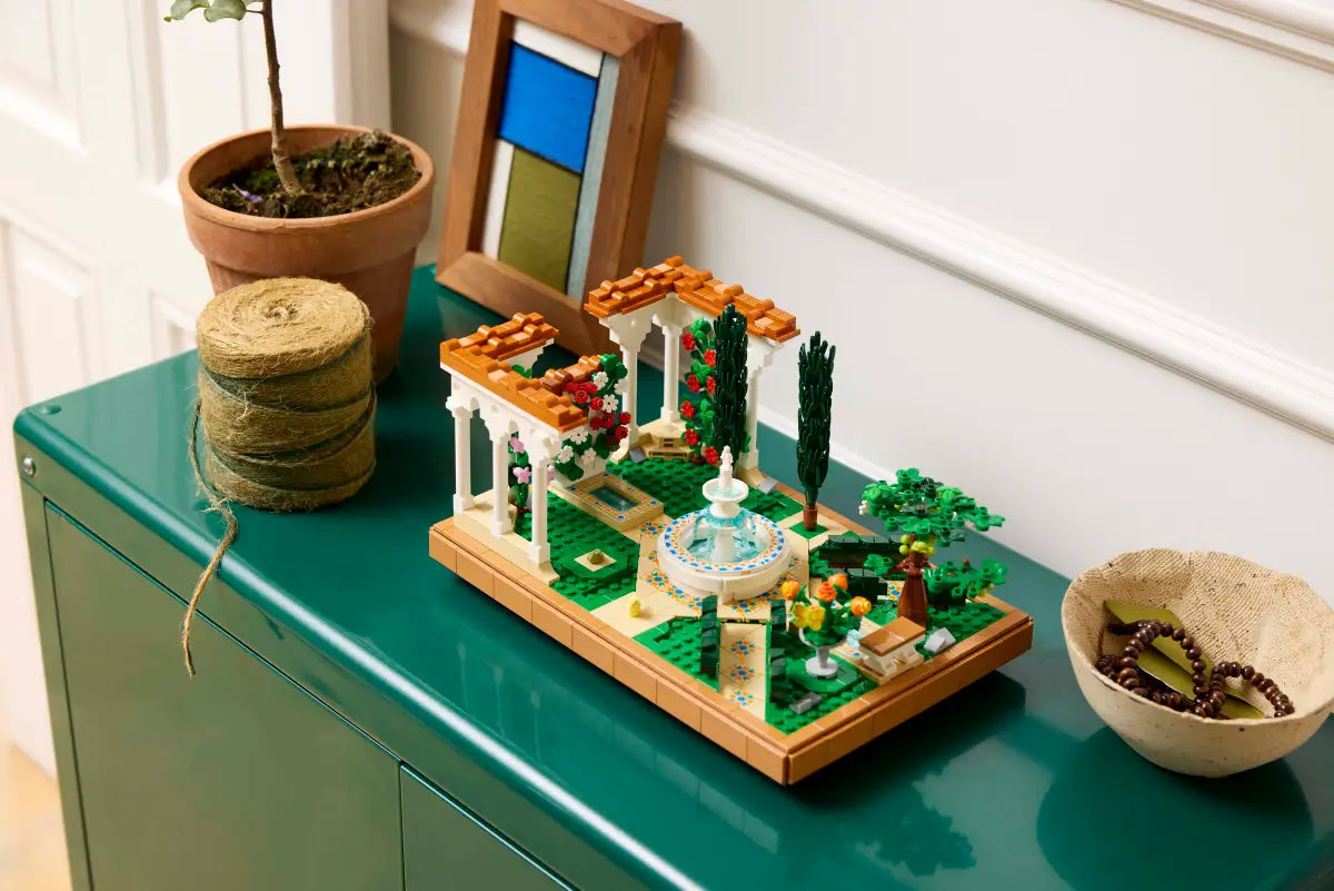 LEGO 10359 Icons Fountain Garden image 8