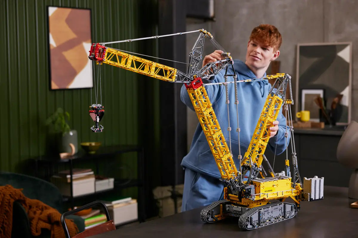 LEGO 42146 Liebherr Crawler Crane LR 13000 image 5
