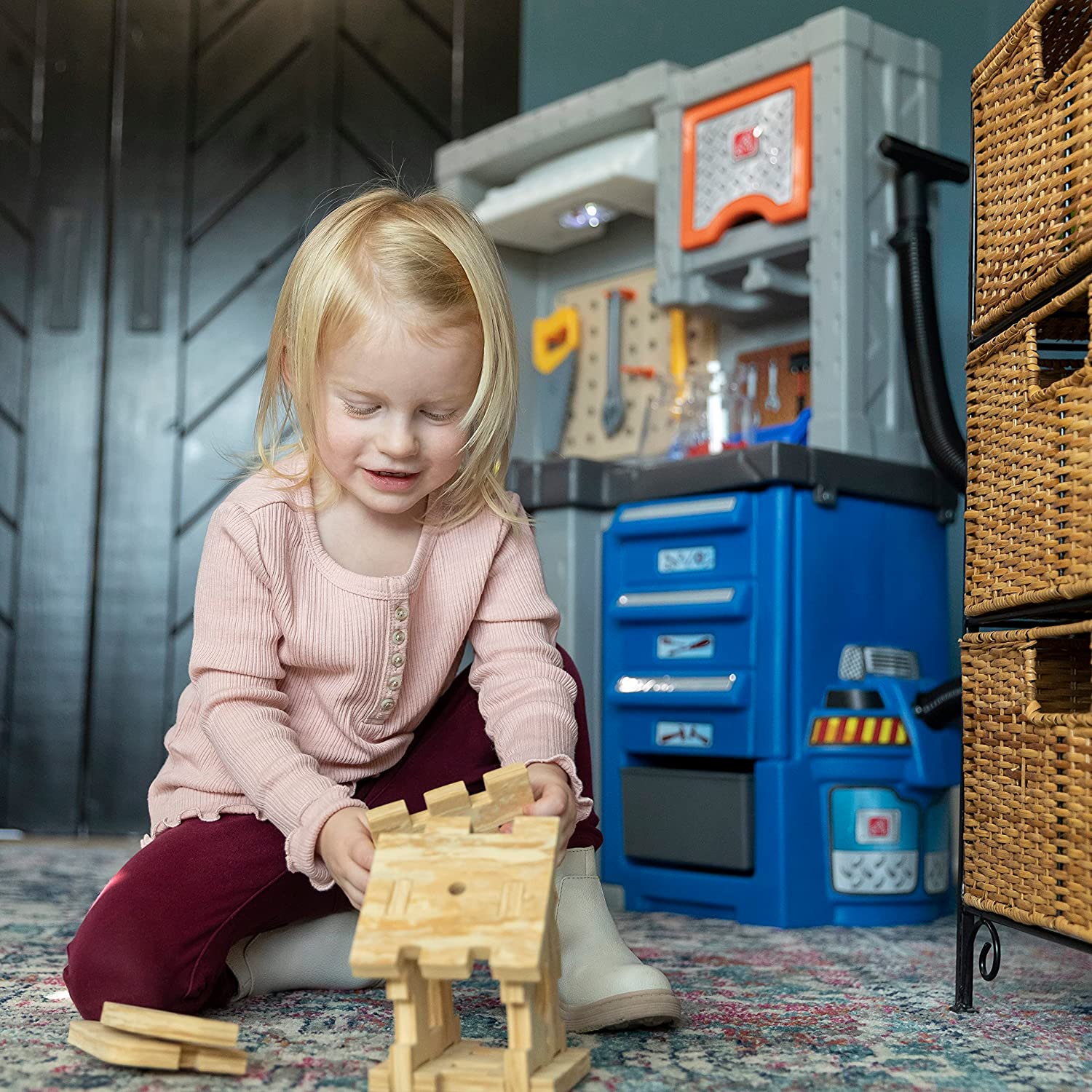 Step2 Deluxe Workshop – Includes 50 Toy Workbench Accessories image 1