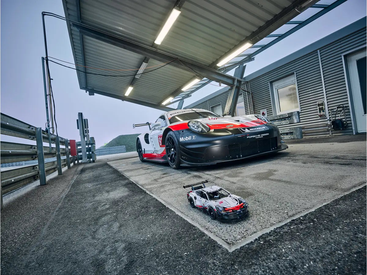 LEGO 42096 Technic Porsche 911 RSR image 12