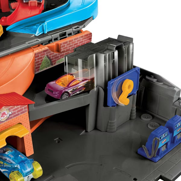 Hot Wheels Ultra Hots Sto & Go Track Set image 3