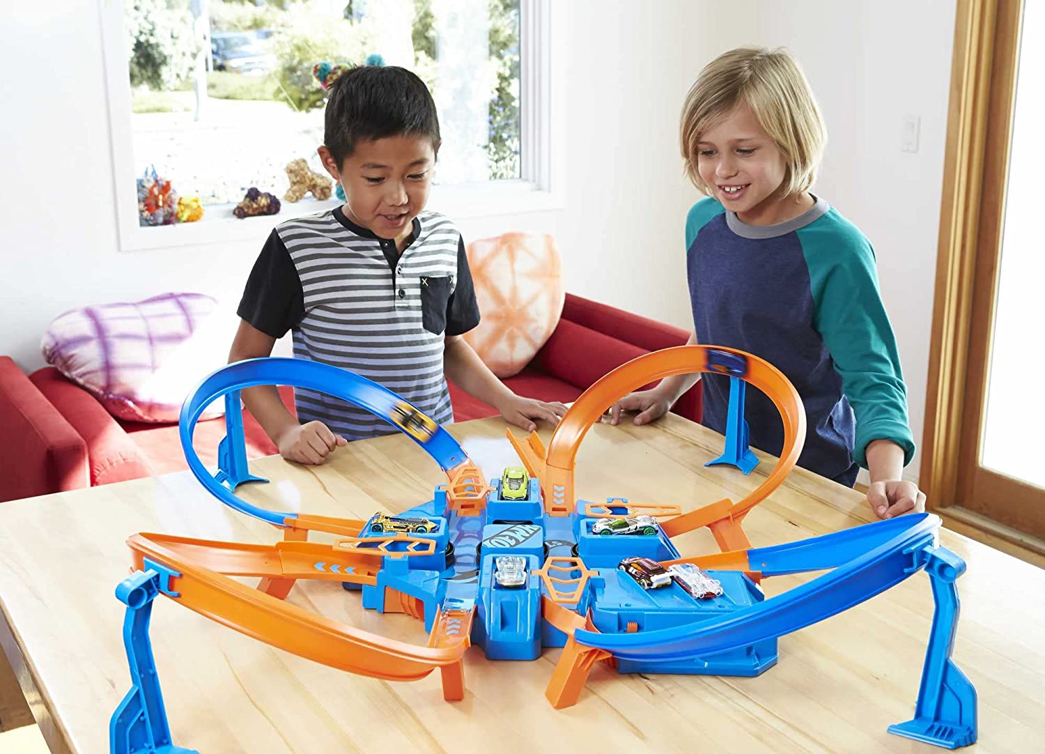 Hot Wheels Criss Cross Crash set with 1:64 Scale Vehicle image 4