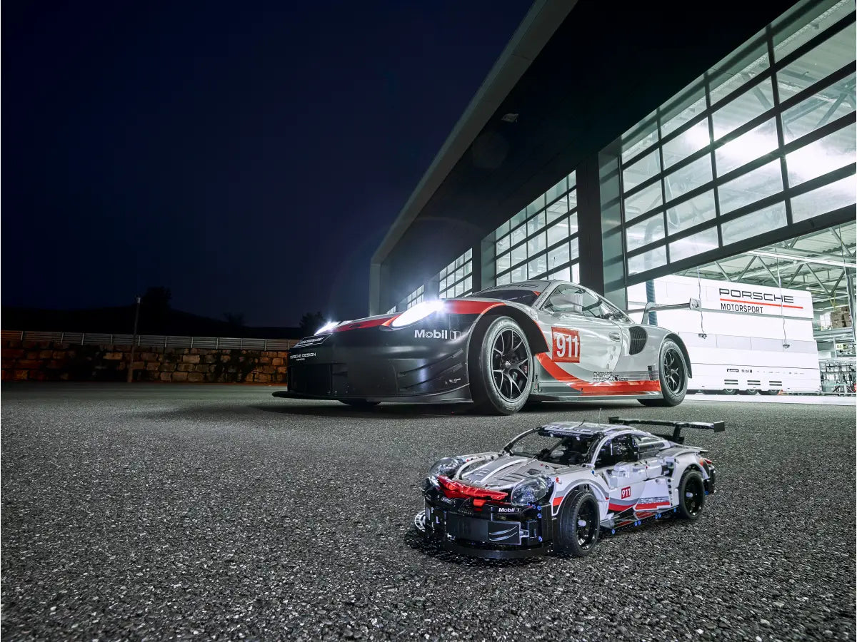 LEGO 42096 Technic Porsche 911 RSR image 13