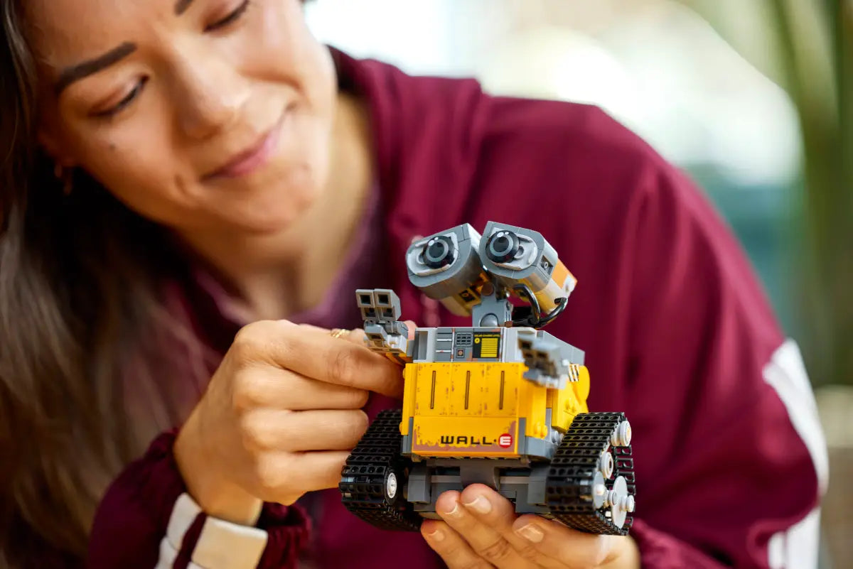 LEGO 43279 Disney WALL-E and EVE image 3