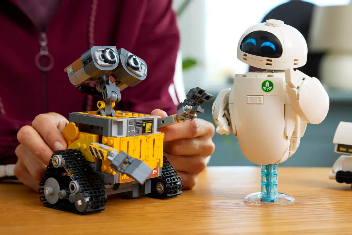 LEGO 43279 Disney WALL-E and EVE image 4