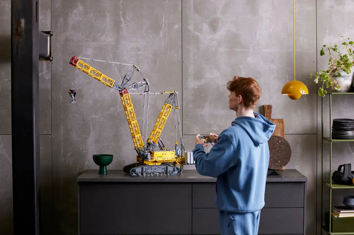 LEGO 42146 Liebherr Crawler Crane LR 13000 image 4