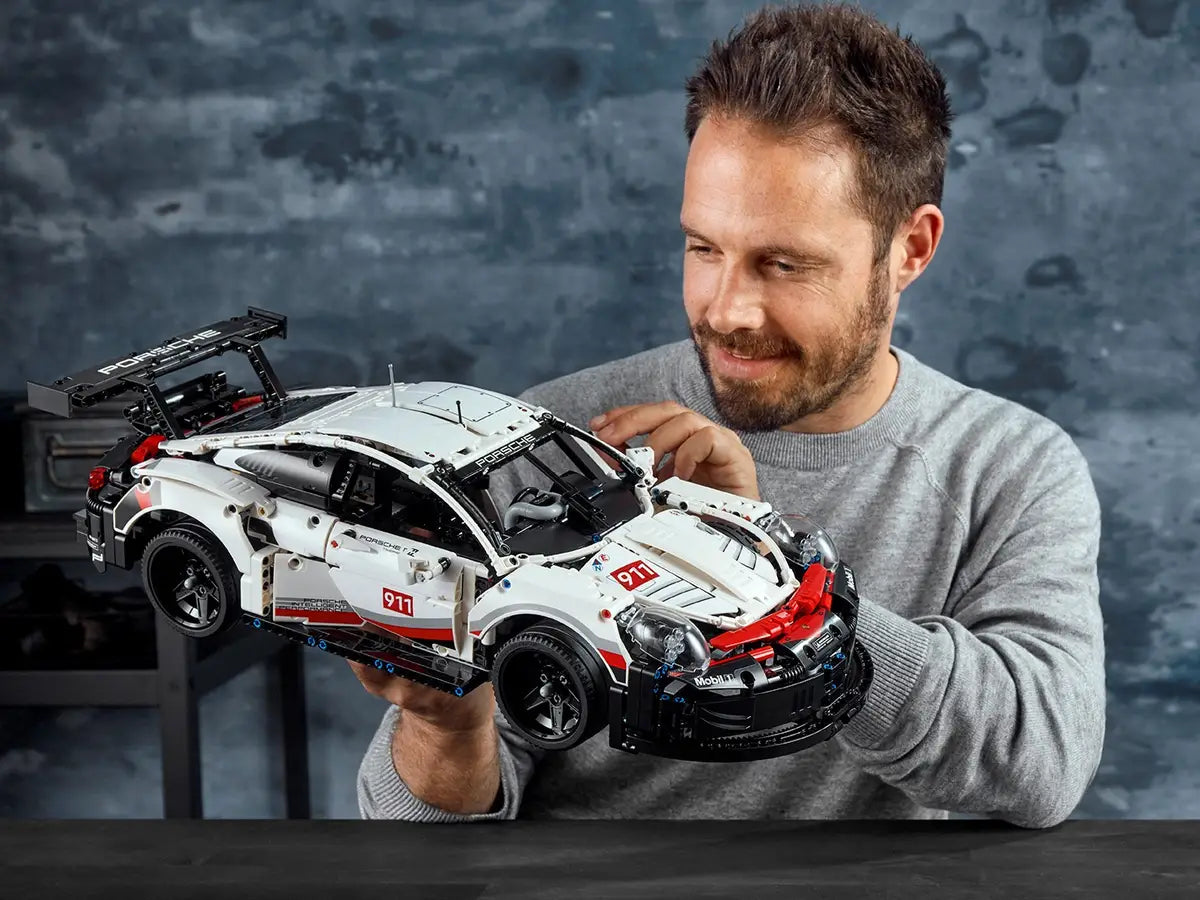 LEGO 42096 Technic Porsche 911 RSR image 9