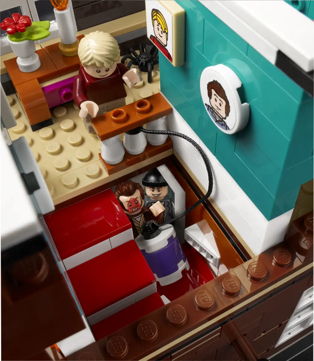 LEGO 21330 Ideas Home Alone image 6