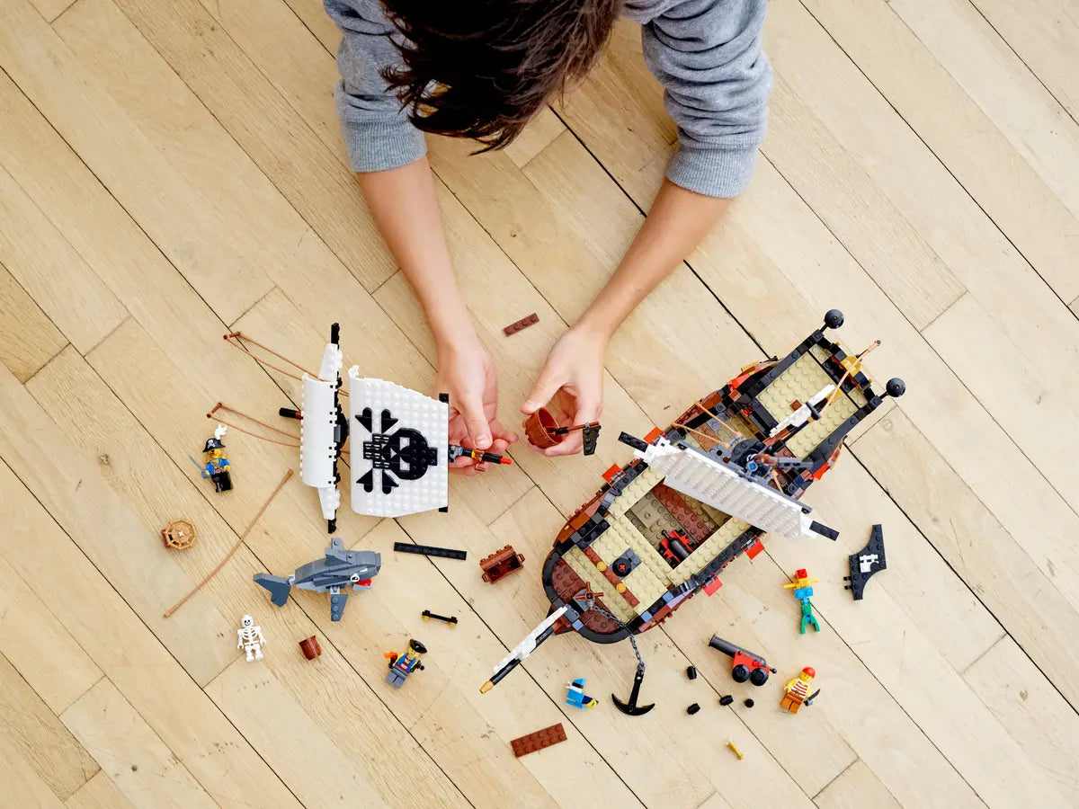 LEGO 31109 Creator Pirate Ship image 13