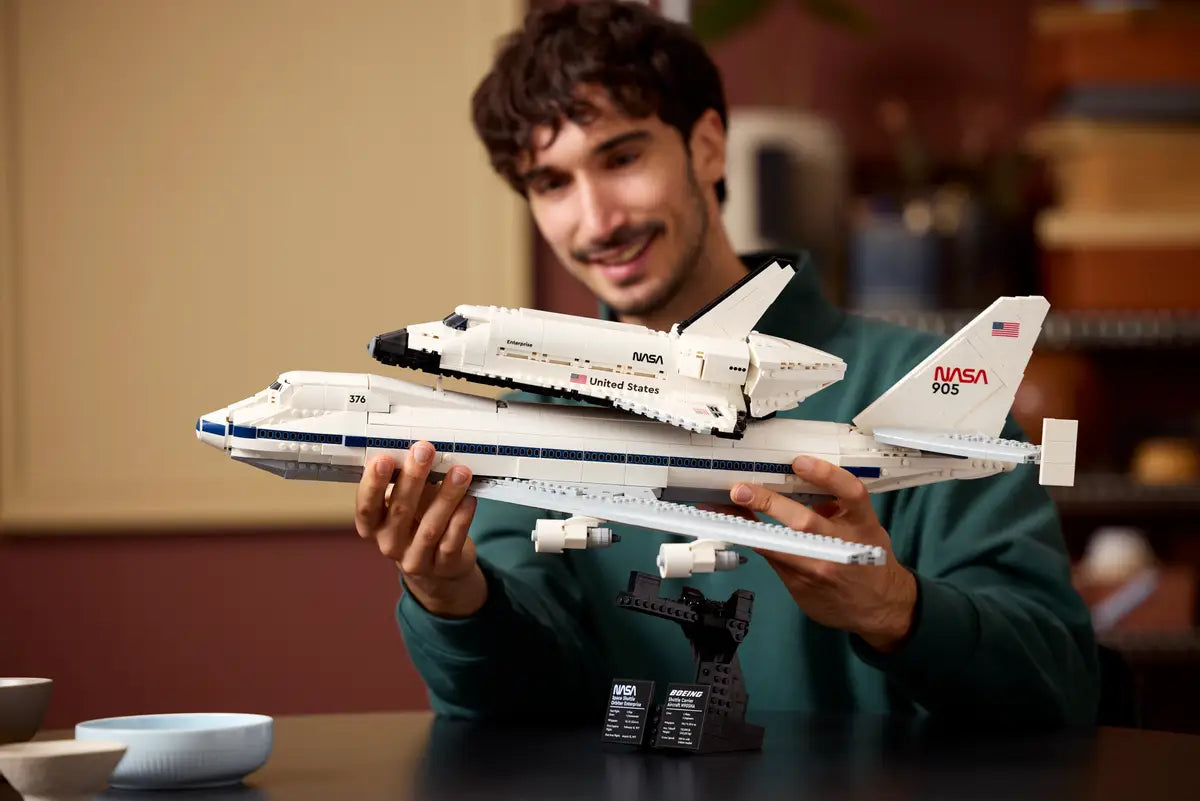 LEGO 10360 Icons Shuttle Carrier Aircraft image 6