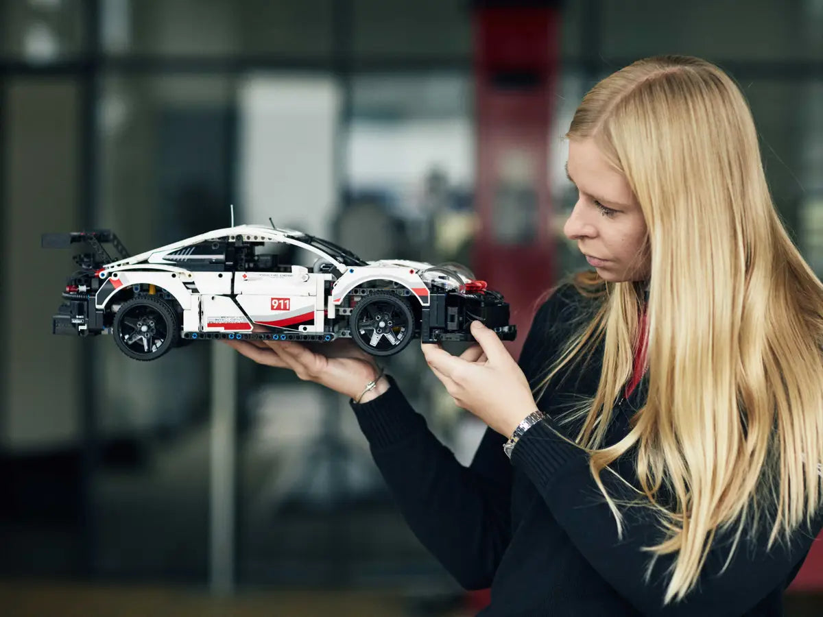 LEGO 42096 Technic Porsche 911 RSR image 8