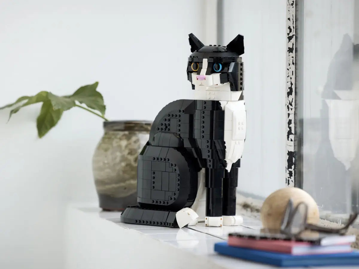 LEGO 21349 Ideas Tuxedo Cat image 7