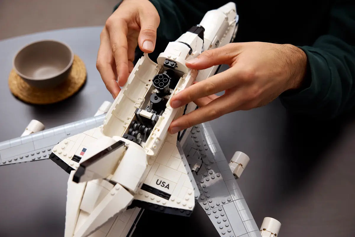 LEGO 10360 Icons Shuttle Carrier Aircraft image 10