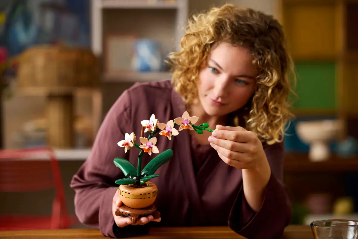 LEGO 10343 Botanicals Mini Orchid image 5
