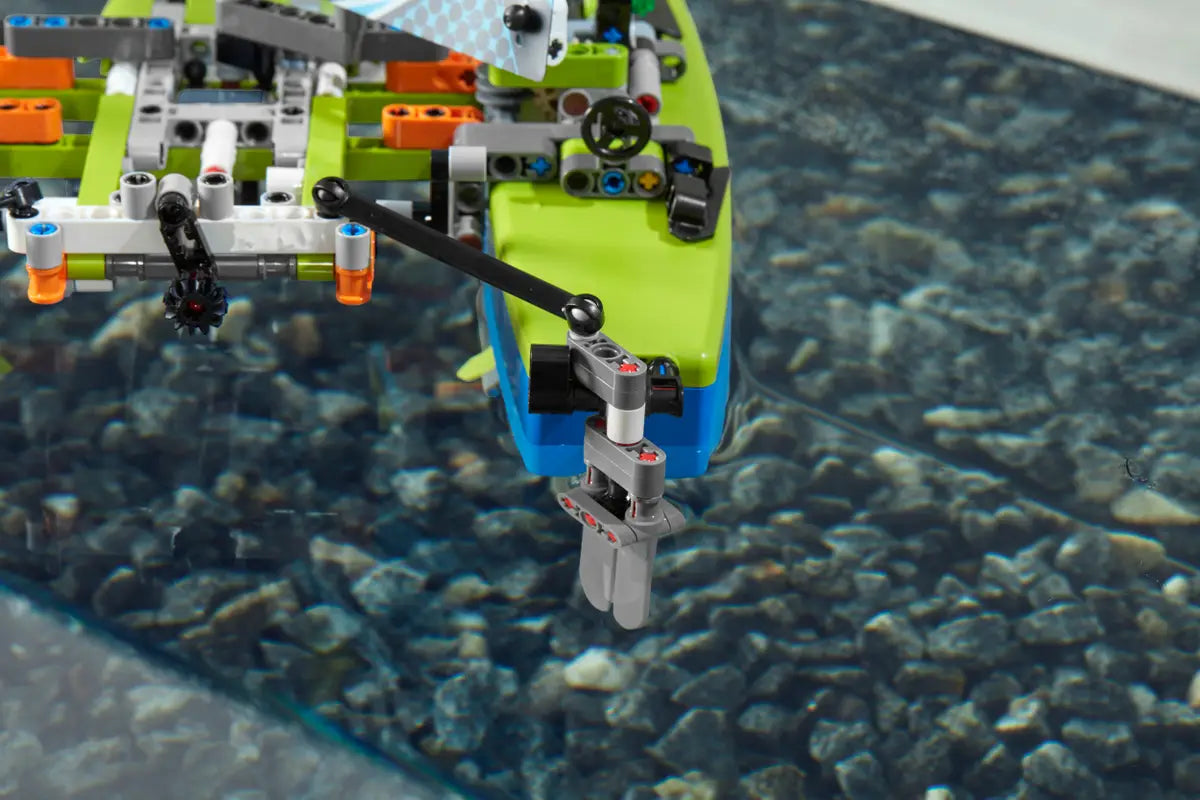 LEGO 42105 Technic Catamaran image 8