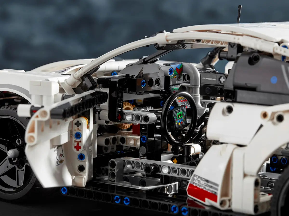 LEGO 42096 Technic Porsche 911 RSR image 6