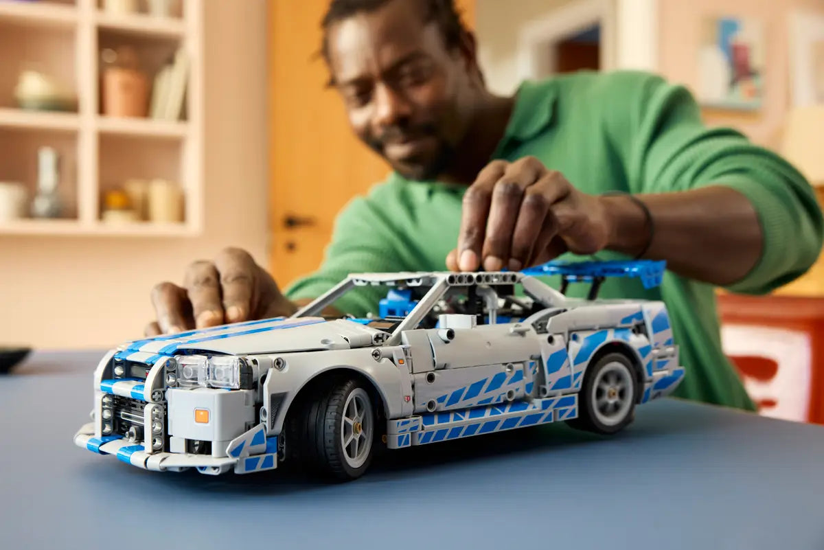 LEGO 42210 Technic 2 Fast 2 Furious Nissan Skyline GT-R (R34) Car image 7