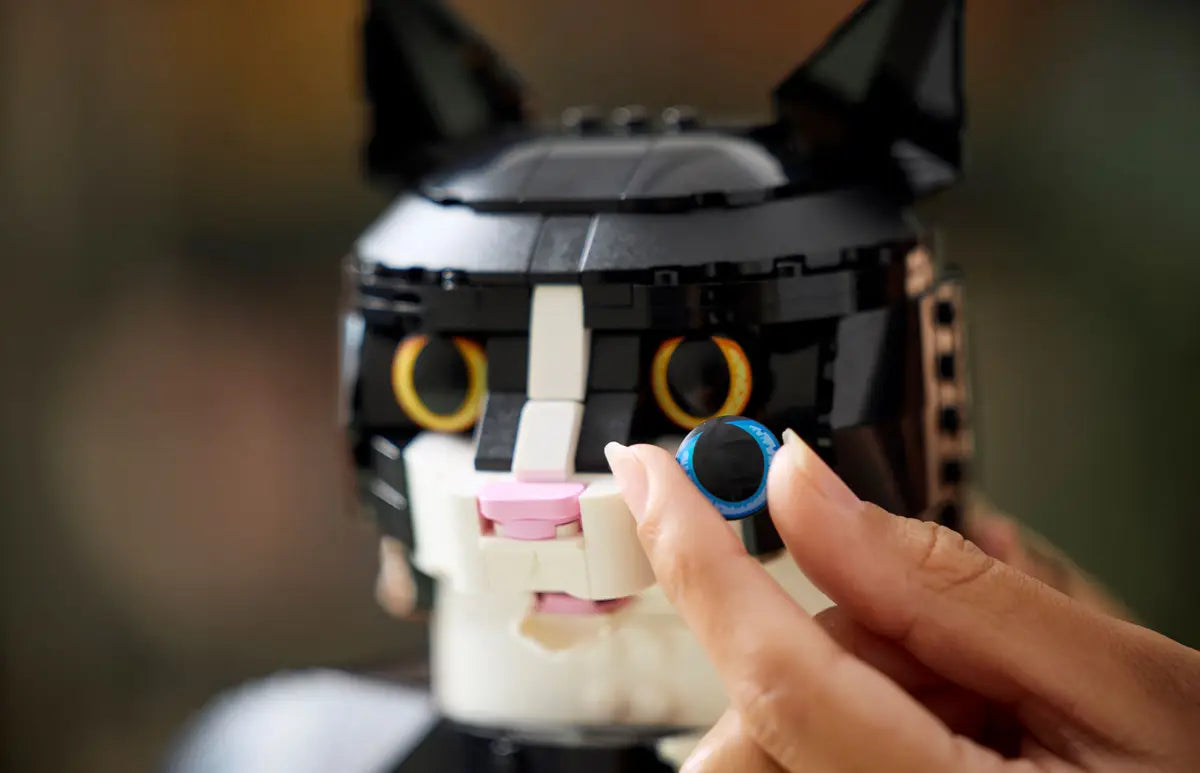 LEGO 21349 Ideas Tuxedo Cat image 6