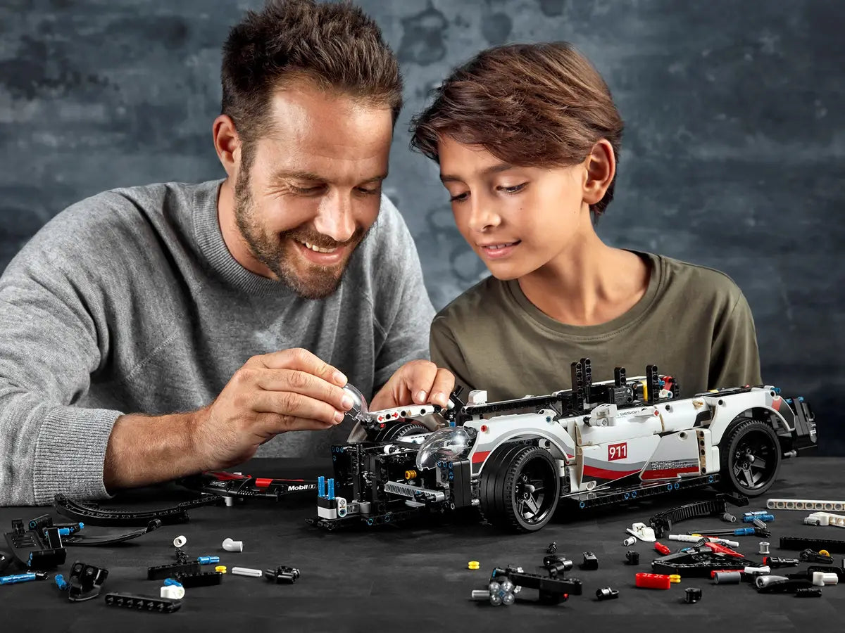 LEGO 42096 Technic Porsche 911 RSR image 10