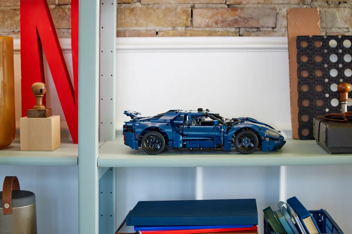 LEGO 42154 Technic 2022 Ford GT image 8