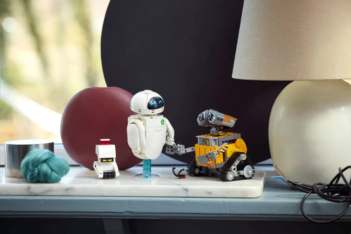 LEGO 43279 Disney WALL-E and EVE image 7