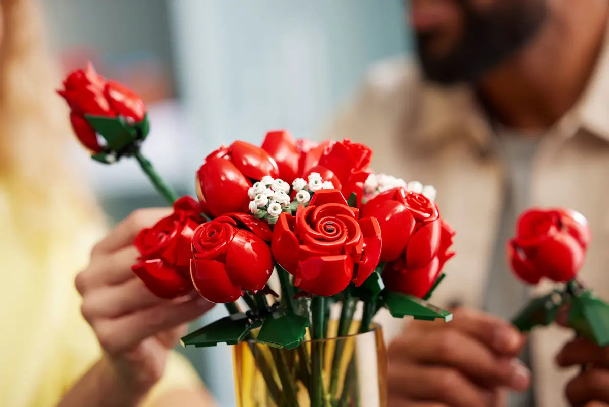 LEGO 10328 Botanical Collection Bouquet of Roses image 7