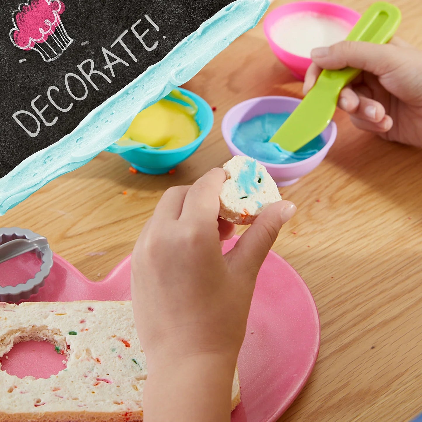 Easy-Bake Ultimate Electric Oven Playset image 2