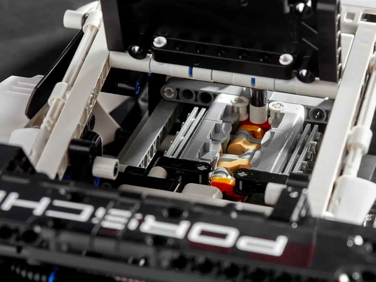 LEGO 42096 Technic Porsche 911 RSR image 7